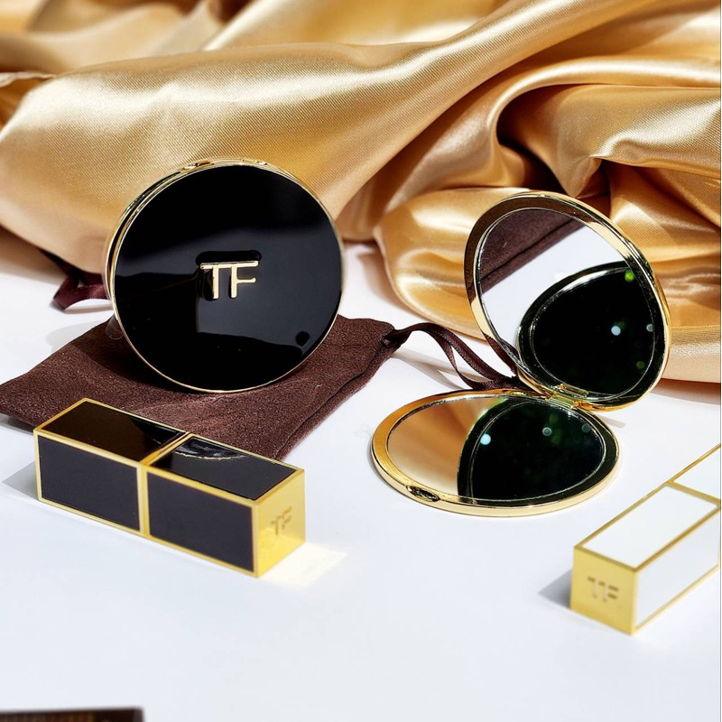 Tom Ford Mirror (Black) + Pouch, CERMIN COMPACT MIRROR TOM FORD + POUCH ,TOM FORD Compact Mirror Face , TOM FORD compact makeup portable mirror ,Tom Ford Compact Makeup Portable Mirror For Travel- VIP gift from TF beauty , กระจกพกพา , กระจกทอมฟอร์ด , Tom Ford Mirror ราคา , Tom Ford Mirror รีวิว 